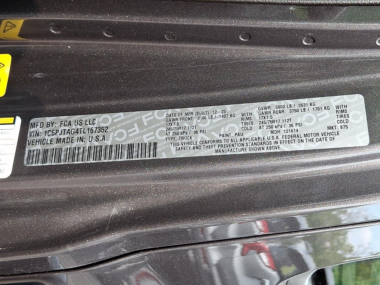 New 2026 Granite Crystal Metallic Clearcoat Jeep Sport S image 17