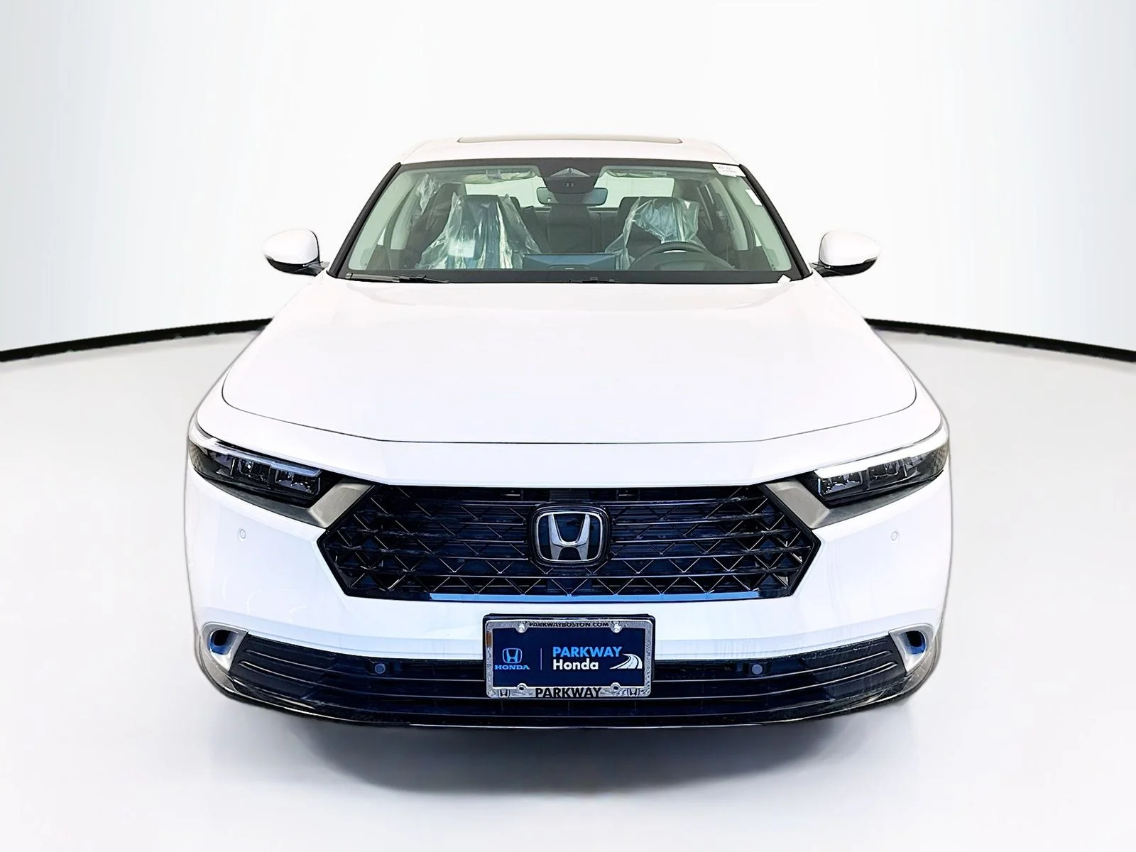 Used 2023 White Honda Touring image 2