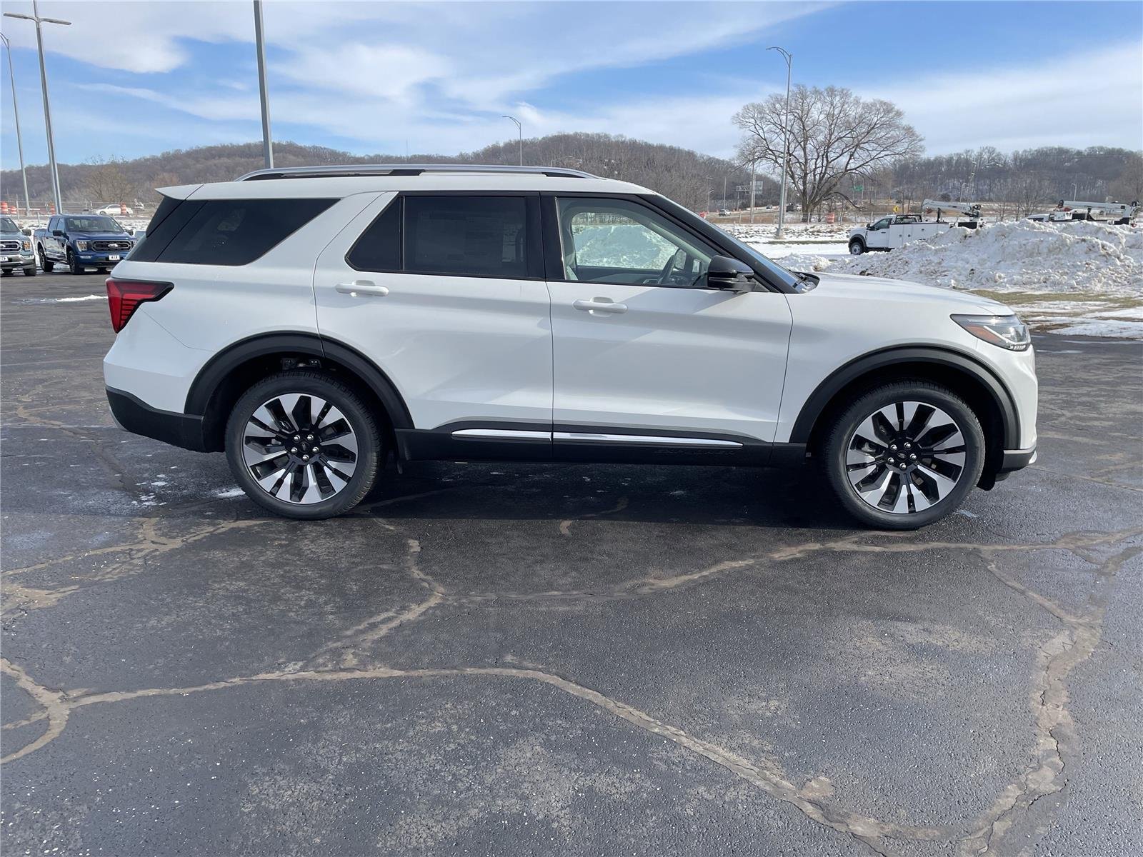 New 2026 Star White Metallic Tri-Coat Ford Platinum™ image 58
