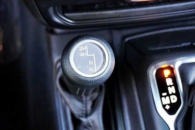 New 2026 Bright White Clear-Coat Exterior Paint Jeep Sport image 37