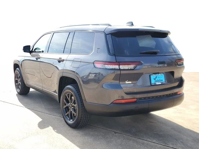 New 2025 Baltic Gray Metallic Clear-Coat Exterior Paint Jeep Altitude X image 3