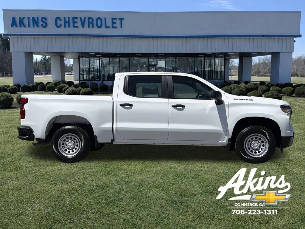 New 2026 Summit White Chevrolet WT image 5