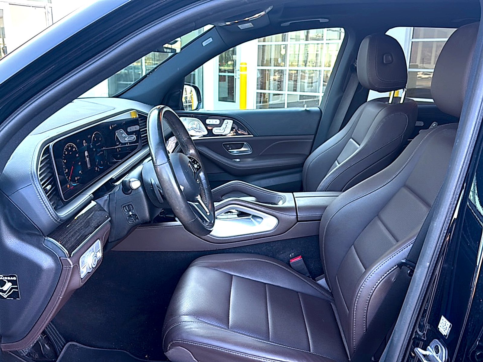 Used 2022 Obsidian Black Metallic Mercedes-Benz 4MATIC® image 7