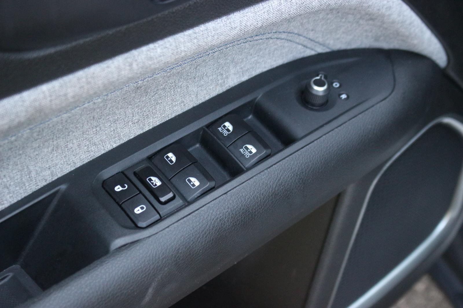 Used 2024 White Jeep Latitude image 13