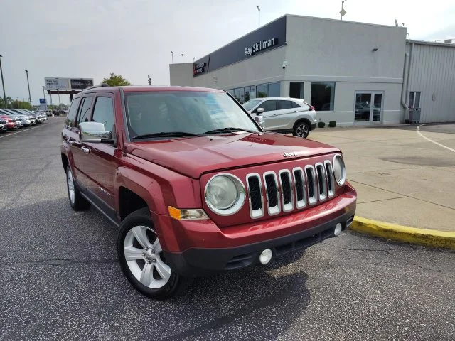 Used 2014 Red Jeep Latitude image 1