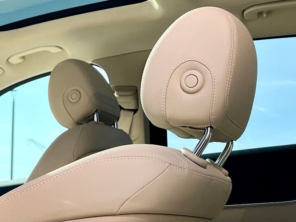 Certified Used 2022  Mercedes-Benz GLC 300 image 20