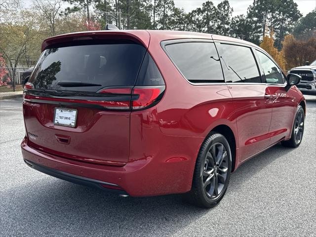 New 2026 Red Hot Pearl-Coat Exterior Paint Chrysler Select image 34