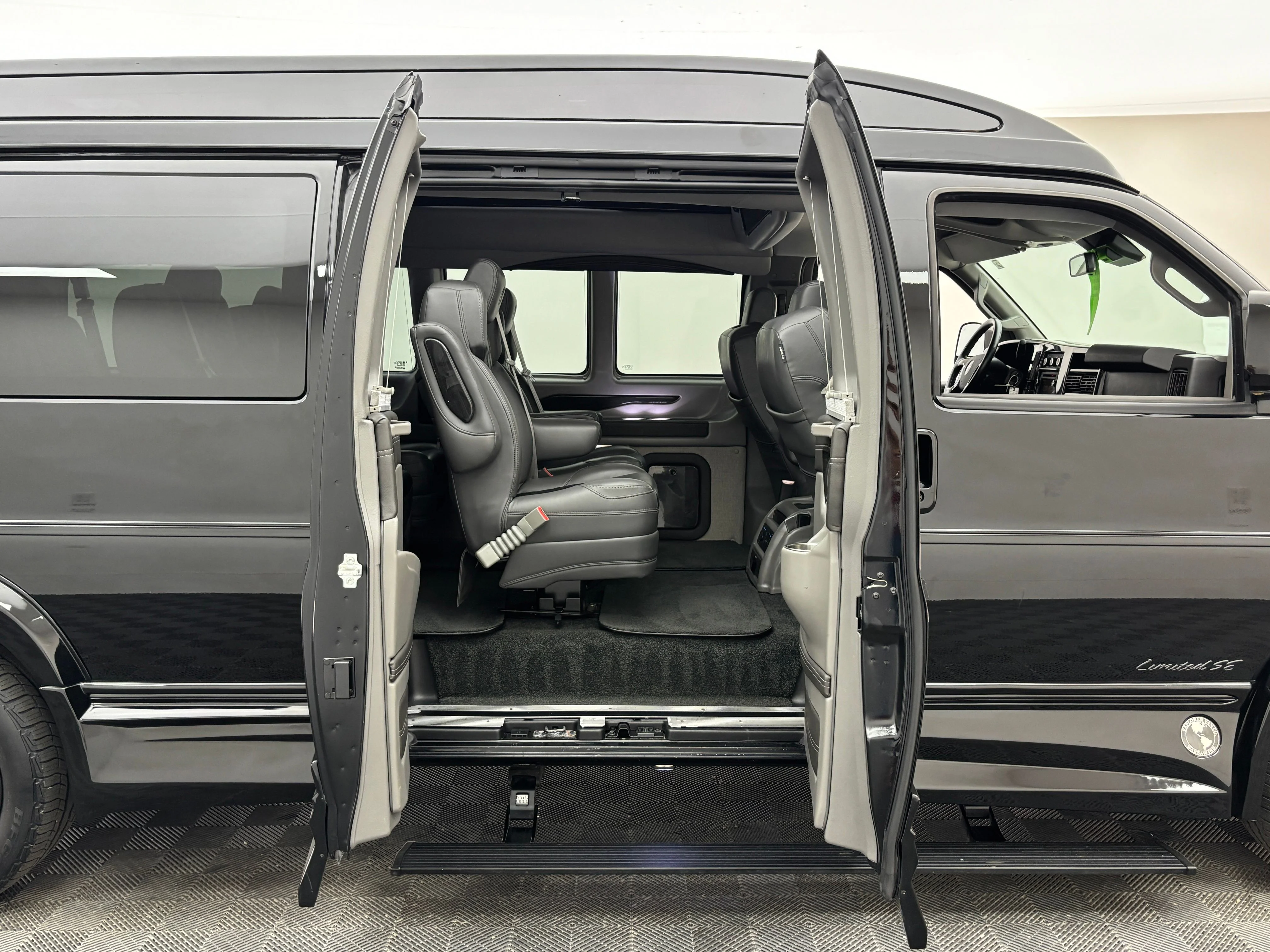 Used 2020 Onyx Black GMC Explorer Limited SE image 7