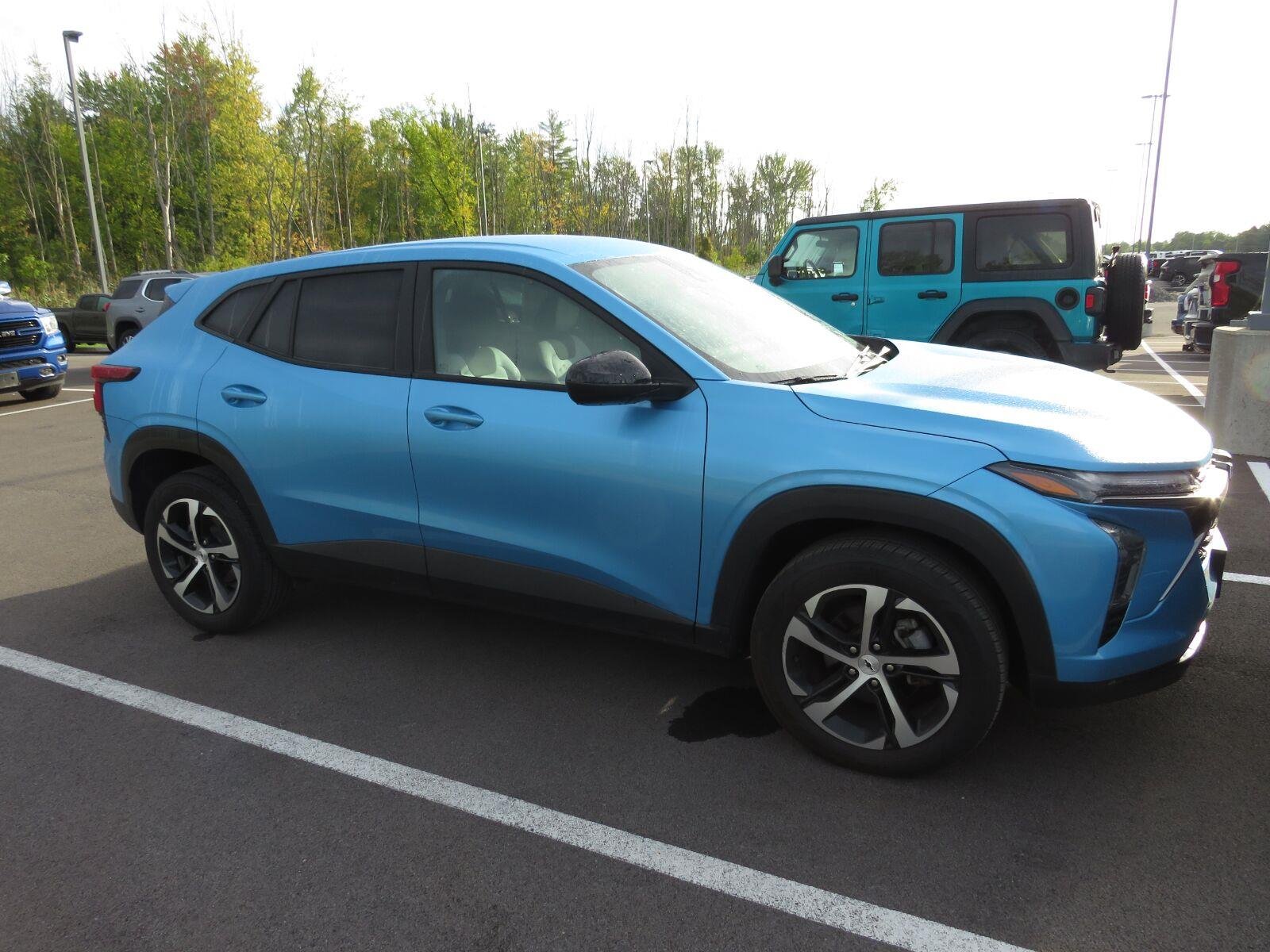 Used 2025 Marina Blue Metallic Chevrolet 1RS image 5