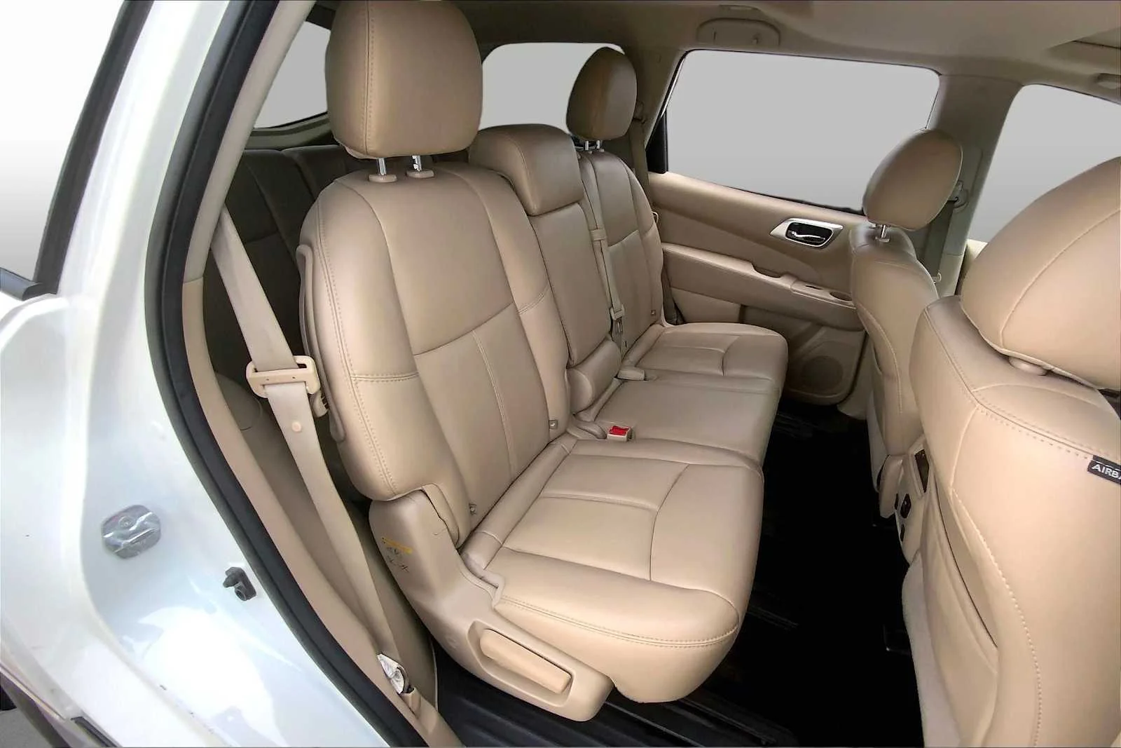 Used 2016 Pearl White Nissan SL image 19