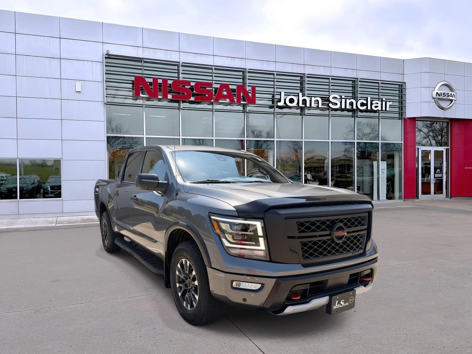2021 Nissan Titan PRO-4X 4X4 Crew Cab's photo