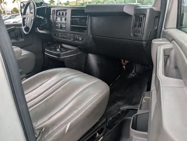 2021 Chevrolet Express Cargo Work Van - Photo 12