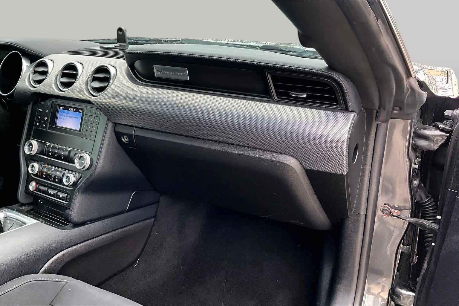 Used 2019 Magnetic Metallic Ford GT image 16