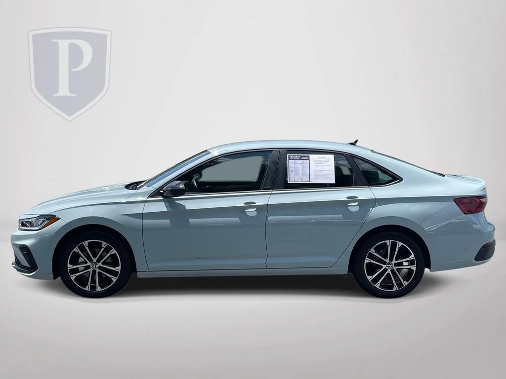 Used 2025 Gray Volkswagen 1.5T Sport image 5