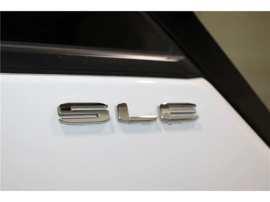 Used 2022 Summit White GMC SLE image 17