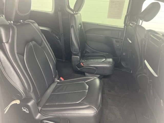 Used 2022 White Chrysler Touring L image 23