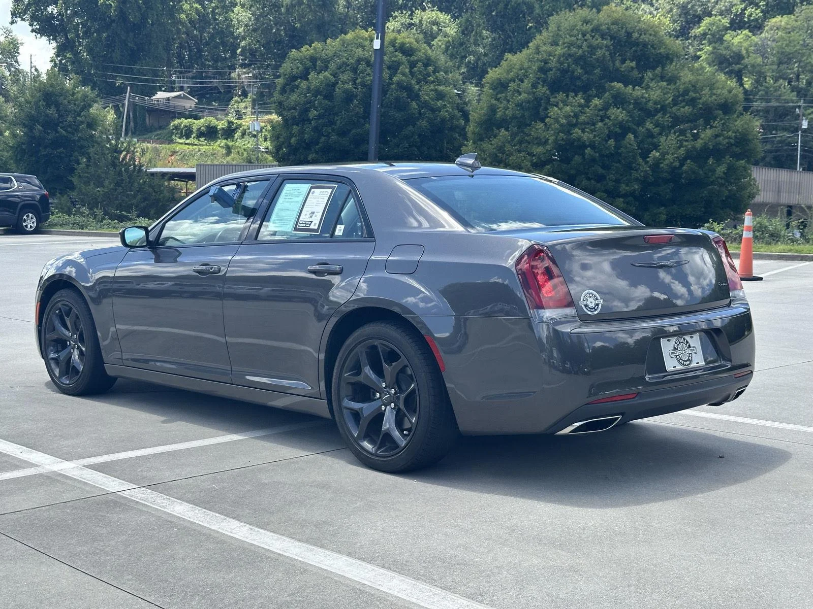 Used 2020 Granite Crystal Metallic Clearcoat Chrysler Touring image 5