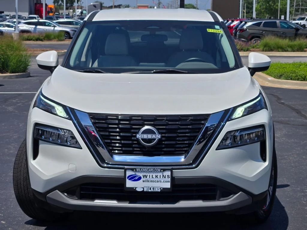 Used 2023 White Nissan SV image 3
