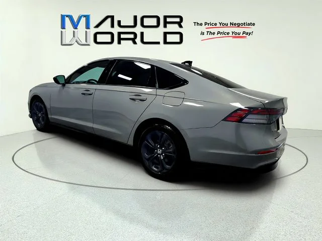 Used 2025 Gray Honda SE image 5