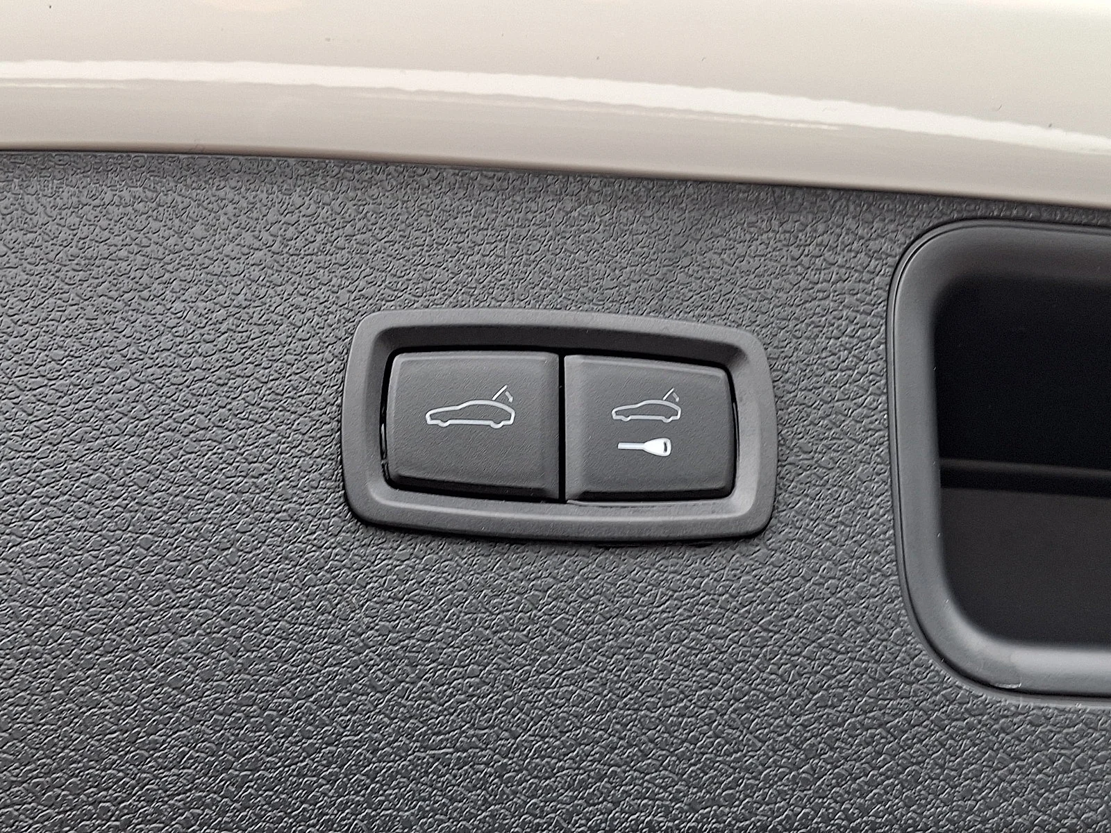 Used 2022 White   0Q Porsche  image 30