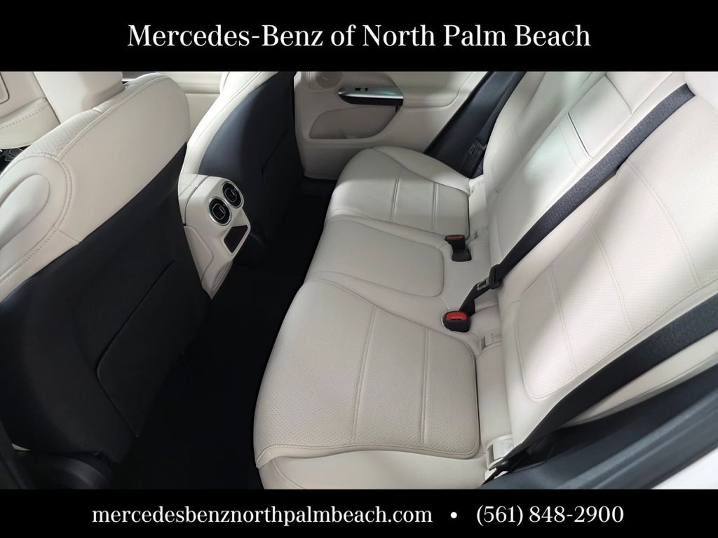 New 2026 Polar White Mercedes-Benz GLC 300 image 12