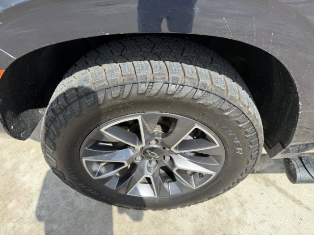 Used 2021 Midnight Blue Metallic Chevrolet Z71 image 9
