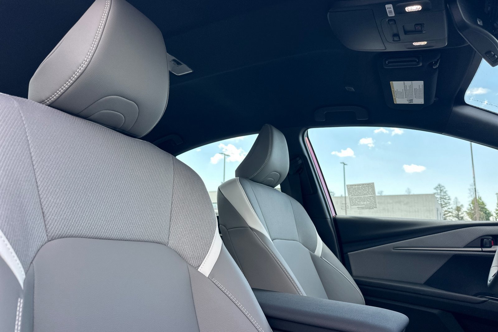 2026 Toyota Camry SE - Photo 16