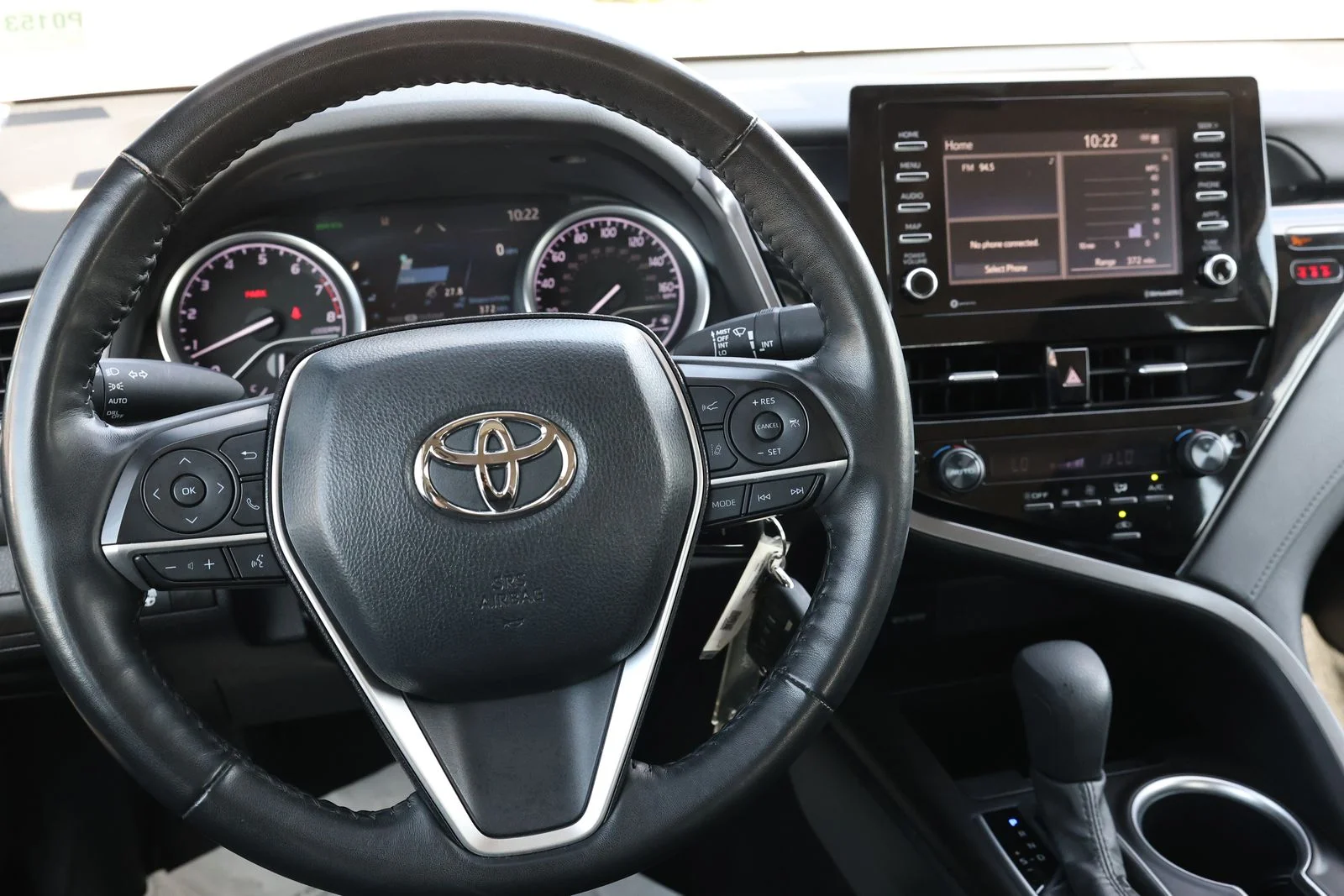 Used 2024 White Toyota LE image 17