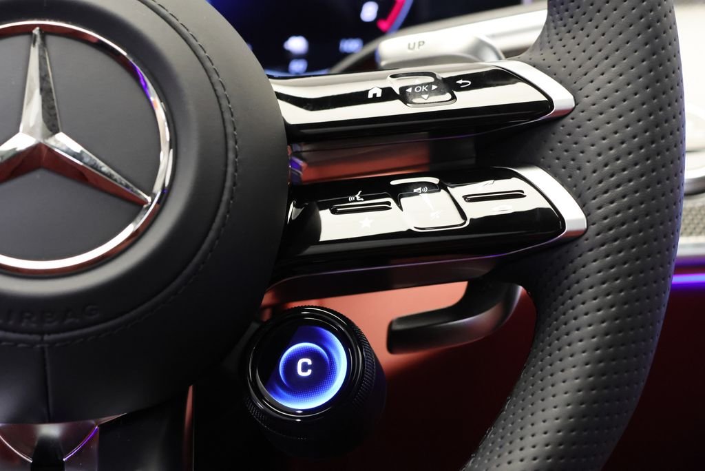 New 2026 MANUFAKTUR Moonlight White Metallic Mercedes-Benz S 63 E AMG® image 23