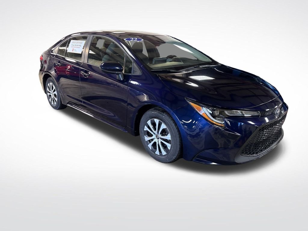 Used 2022  Toyota LE image 7