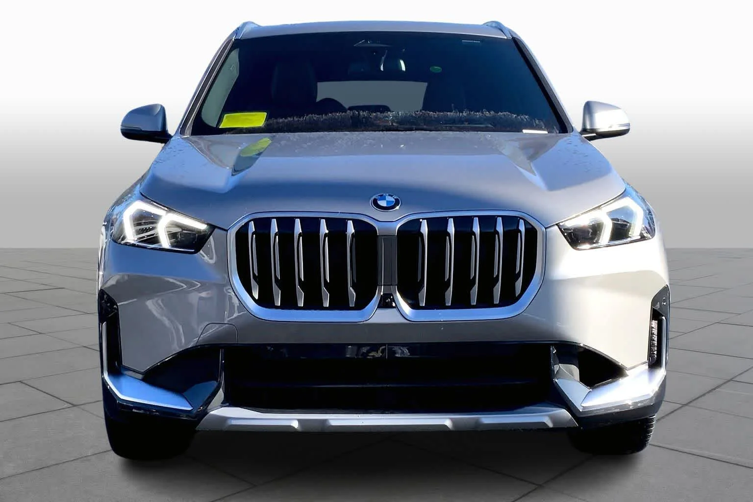 Used 2026 Space Silver Metallic BMW xDrive28i image 3