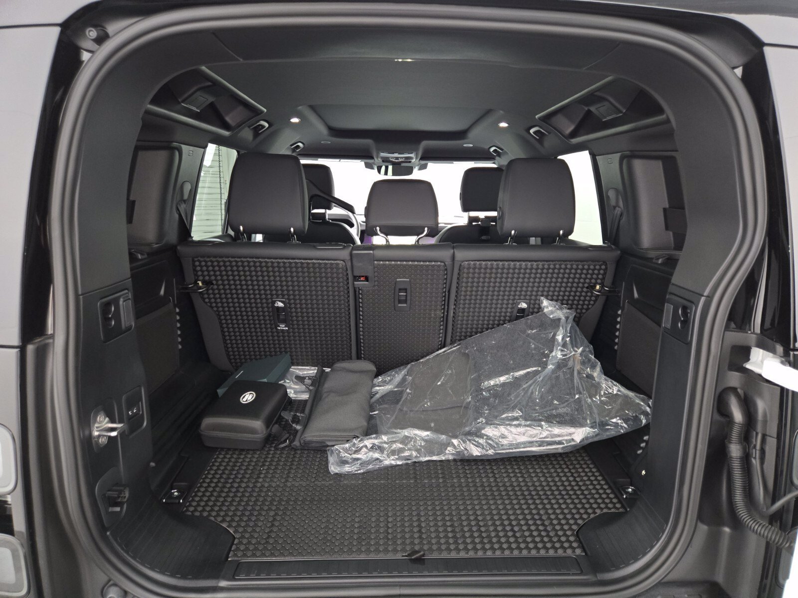 Used 2026 Fuji White Land Rover X-Dynamic SE image 17