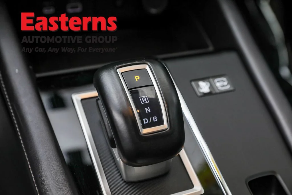 Used 2023 Red Mitsubishi SE image 13