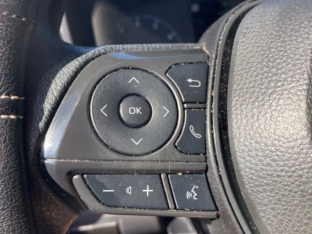 Used 2025  Toyota LE image 26