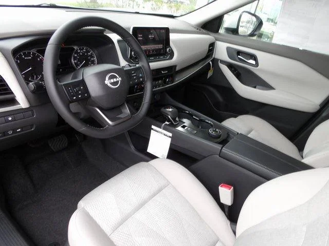 2025 Nissan Rogue SV - Photo 12
