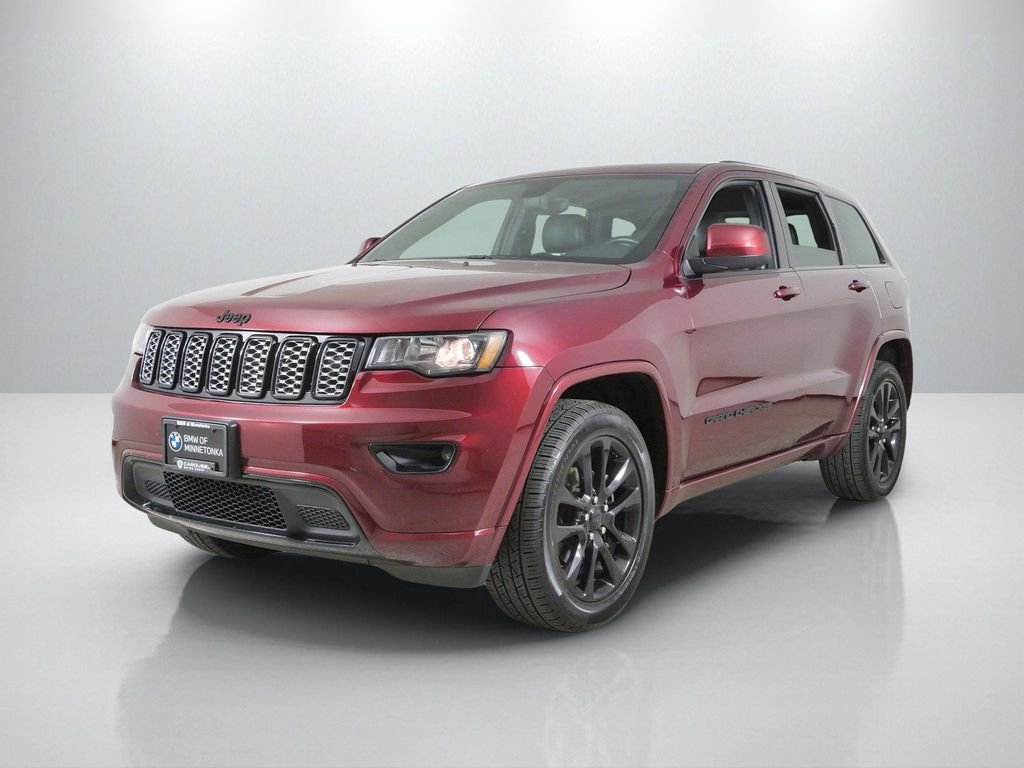 Used 2017 Red Jeep Altitude image 1