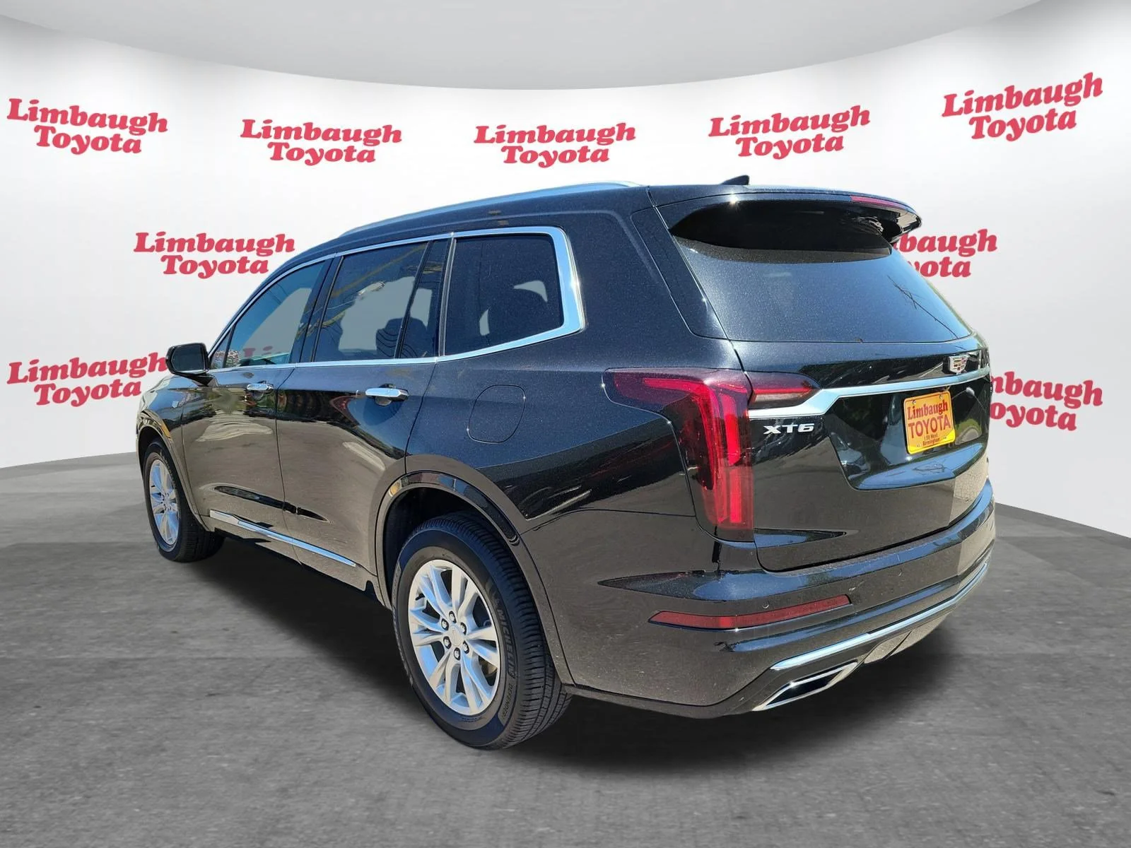 Used 2023 Stellar Black Metallic Cadillac FWD Luxury image 25