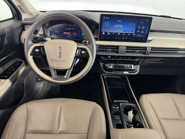 Used 2023 Red Lincoln Standard image 5