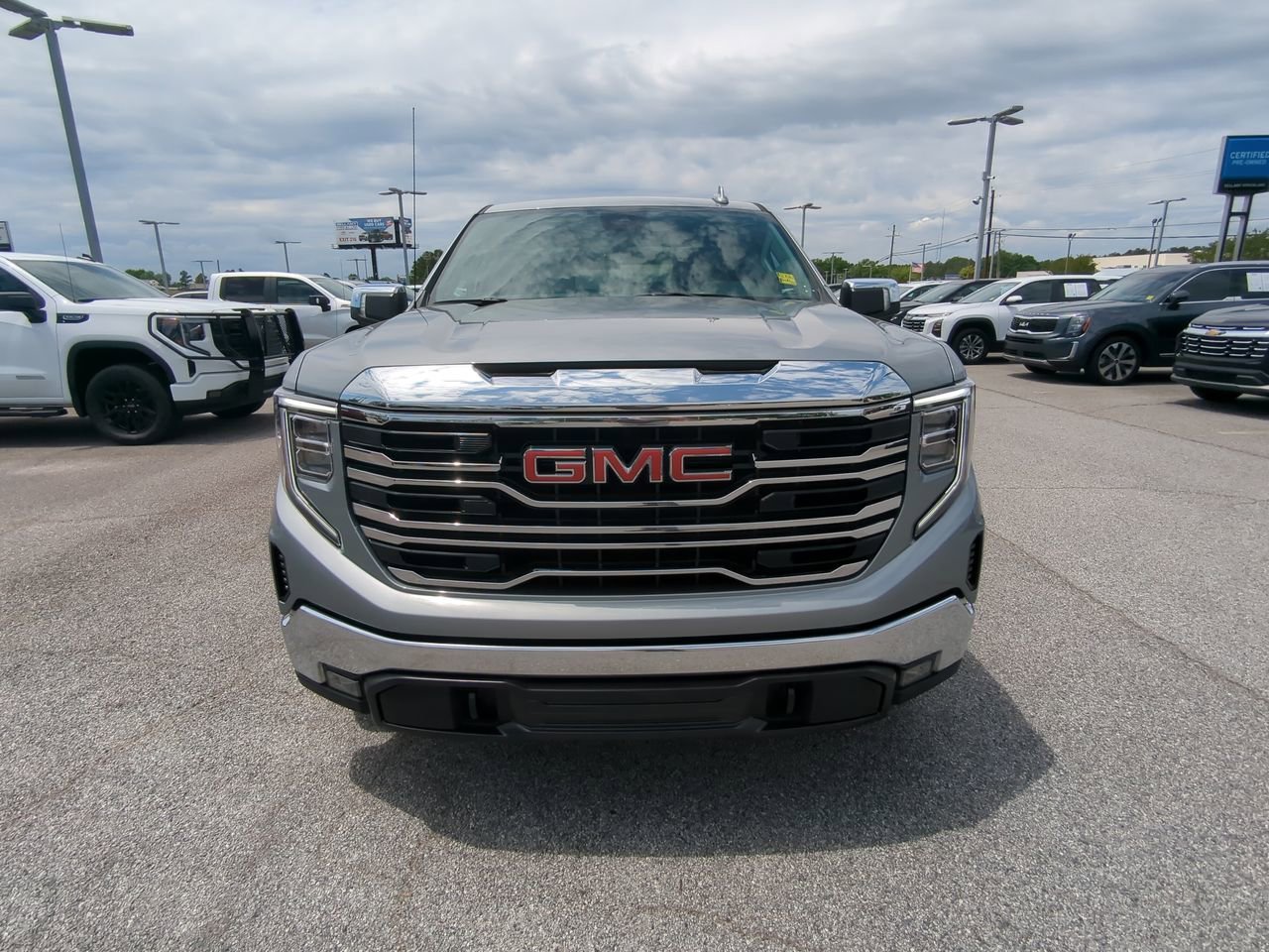 Used 2025 Sterling Metallic GMC SLT image 8