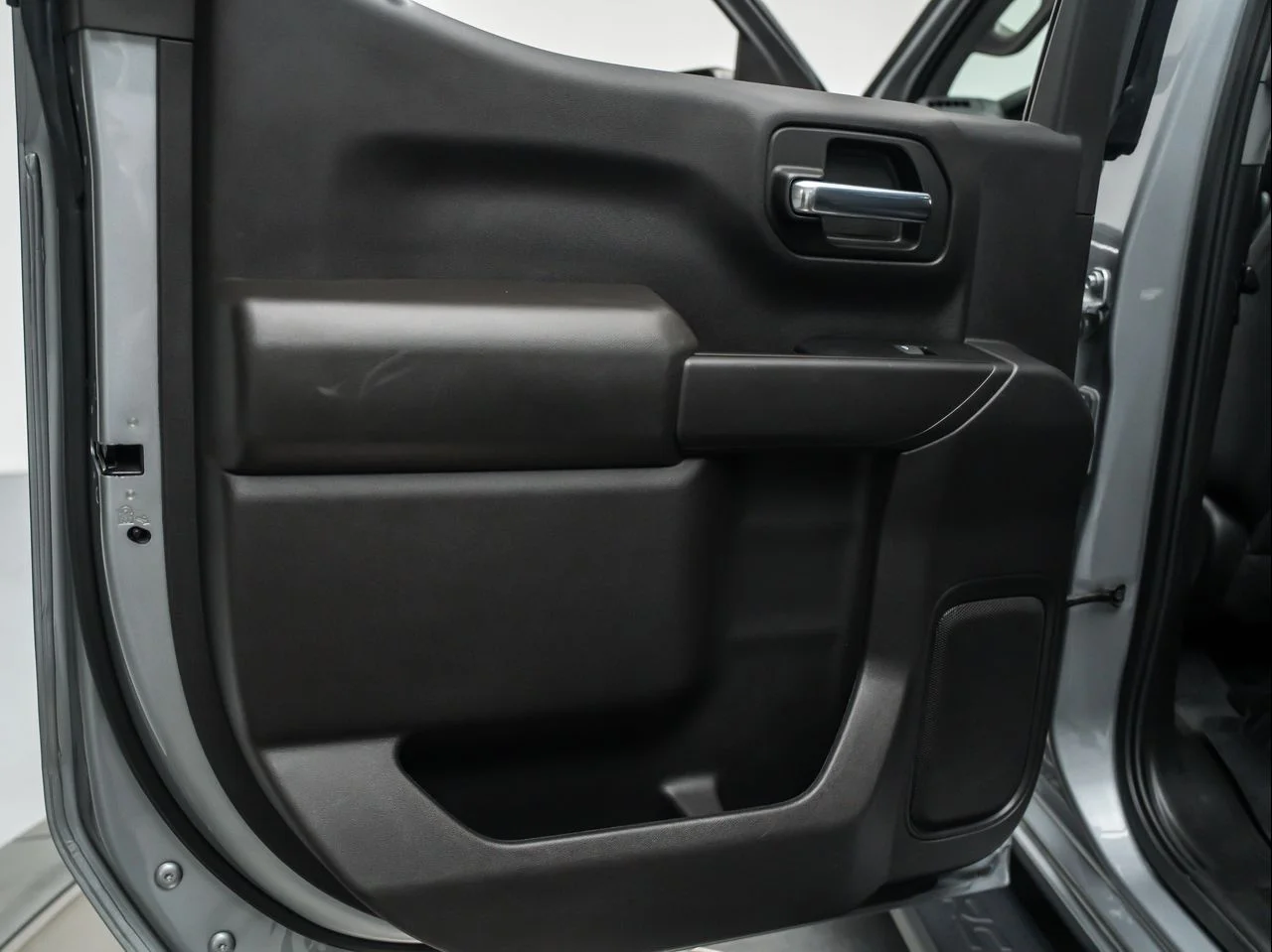 Used 2023 Sterling Gray Metallic Chevrolet 2WD Crew Cab Short Bed Custom image 28