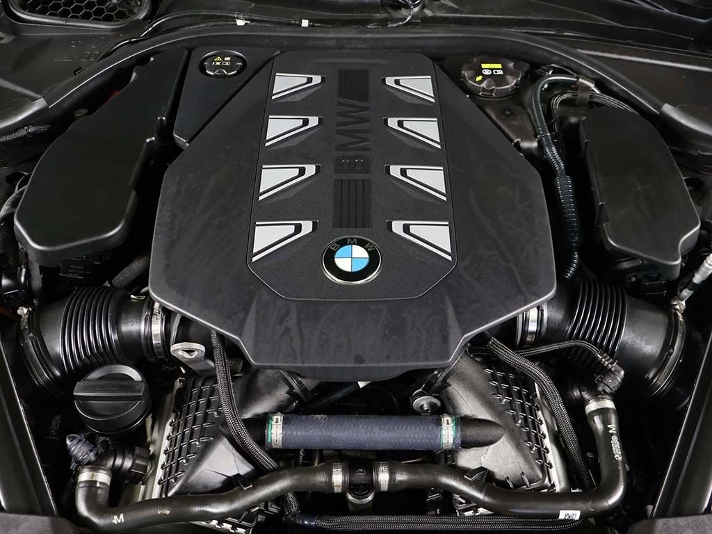 Used 2023 Black BMW 760i xDrive image 23