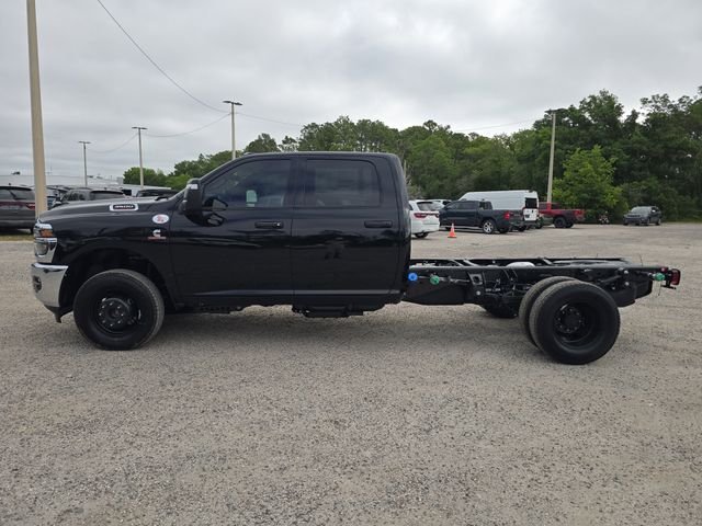 New 2026 Diamond Black Crystal Pearl-Coat Exterior Paint RAM Tradesman image 6