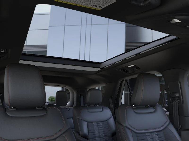 New 2026 Star White Metallic Tri-Coat Ford ST-Line image 22
