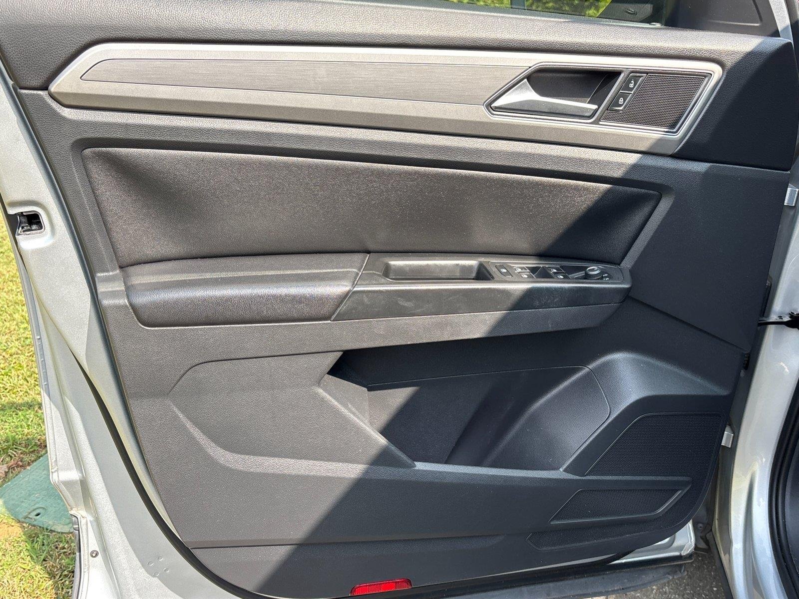 Used 2018 Reflex Silver Metallic Volkswagen 3.6L V6 SE image 12