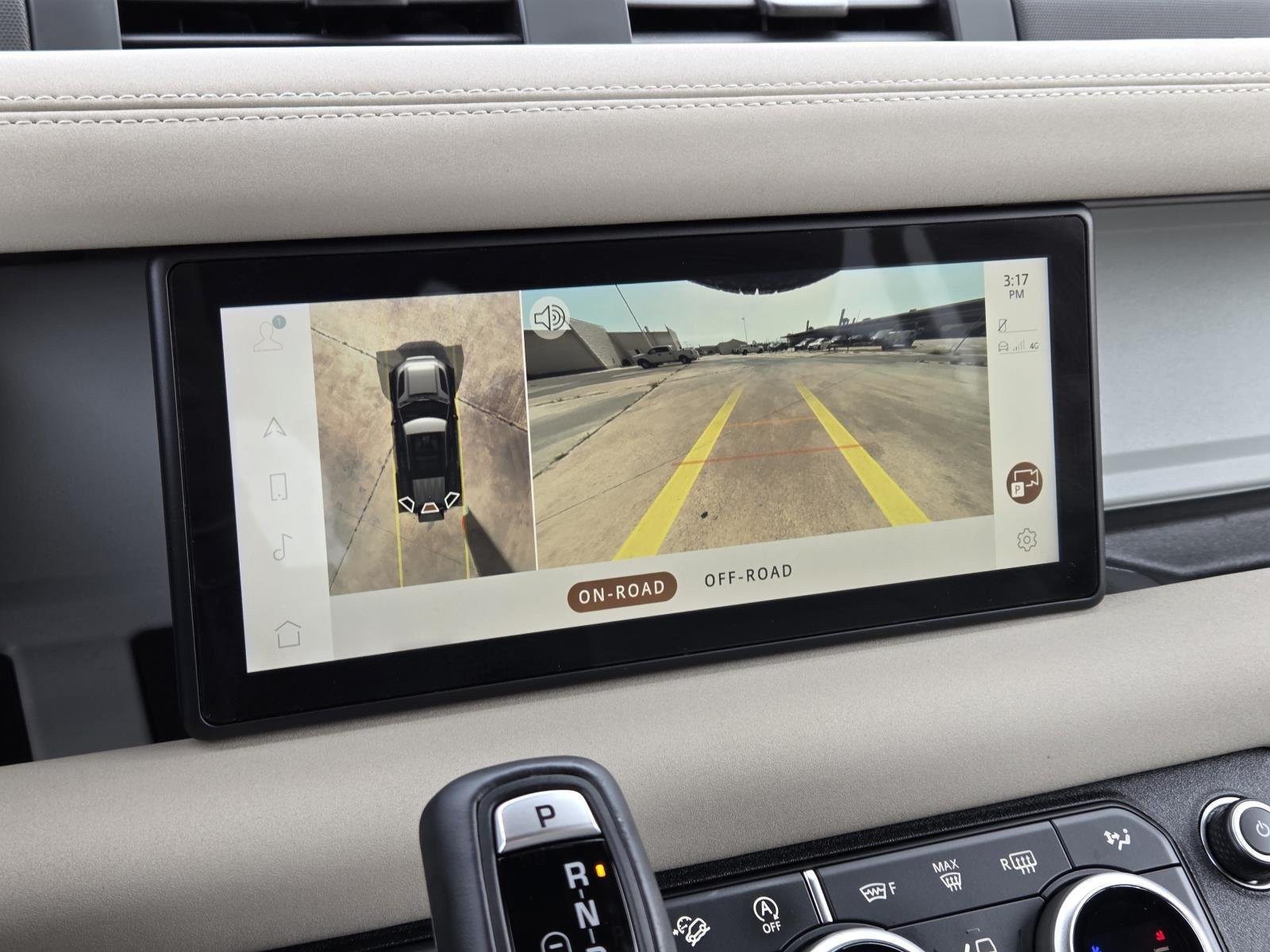 Used 2023  Land Rover X-Dynamic SE image 25