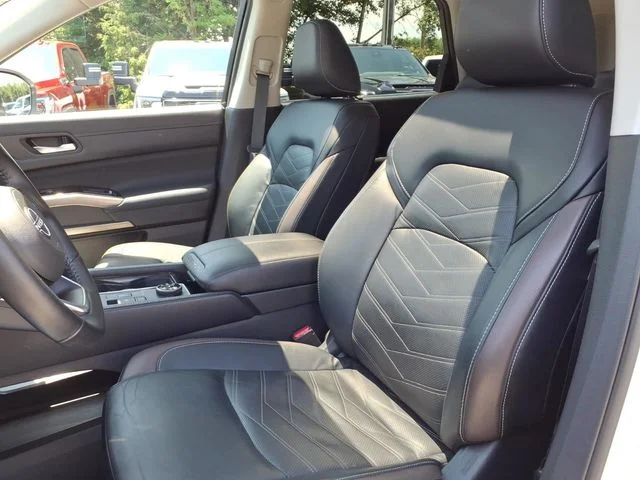 Used 2023 White Nissan Platinum image 15