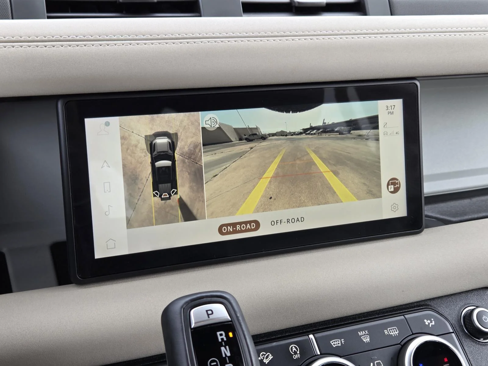 Certified Used 2023  Land Rover X-Dynamic SE image 25