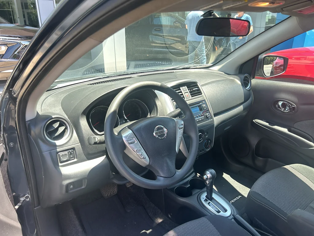 Used 2016 Blue Nissan 1.6 SV image 3
