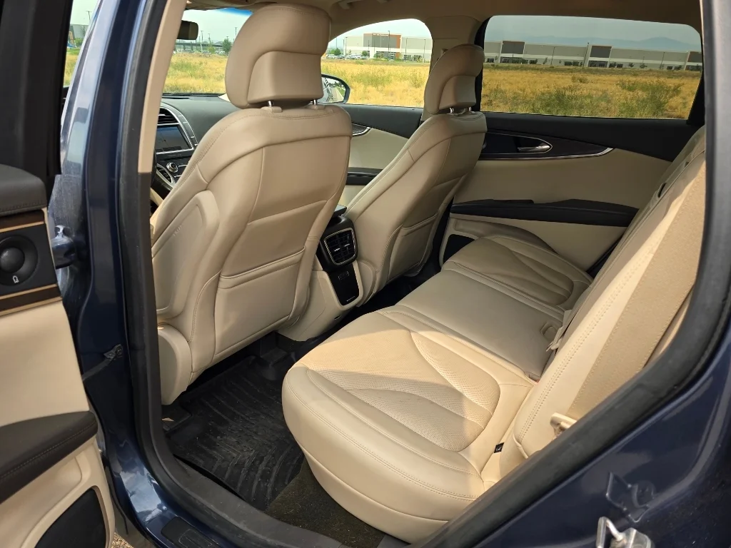Used 2019 Blue Diamond Metallic Lincoln Reserve image 15