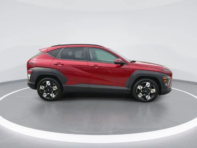 Used 2025 Red Hyundai SEL image 9